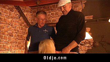 Tourists grandpas fucks American chick in a pub