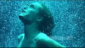 Rebecca Romijn - Femme Fatale &lpar;full frontal underwater&rpar;