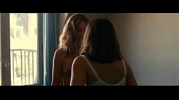 C&eacute;cile De France&comma; Iz&iuml;a Higelin in Summertime &lpar;2015&rpar; - 2