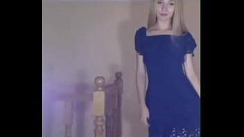 Blonde Teen flashes