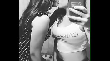 Agusdb perra beso