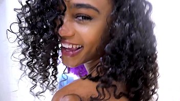 Ebony teen loves to give BJ&apos;s after a shower