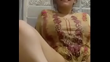 desi girl pleasures herself