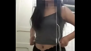 Esta pendeja le envia caliente video para su novio &lpar;sonido gem2&rpar;