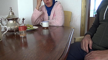 TABOO FAMILY&excl;&excl;&excl; muslim stepmom in hijab lets me cum in her coffee&excl;&excl;&excl;