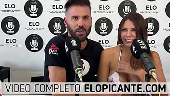 JOVENCITA ARGENTINA CHUPA EL CHUPETIN DE ELO PICANTE